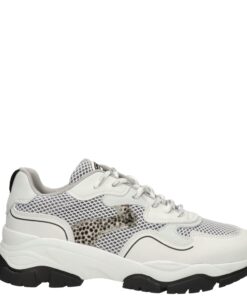 Maruti Toni dad sneakers