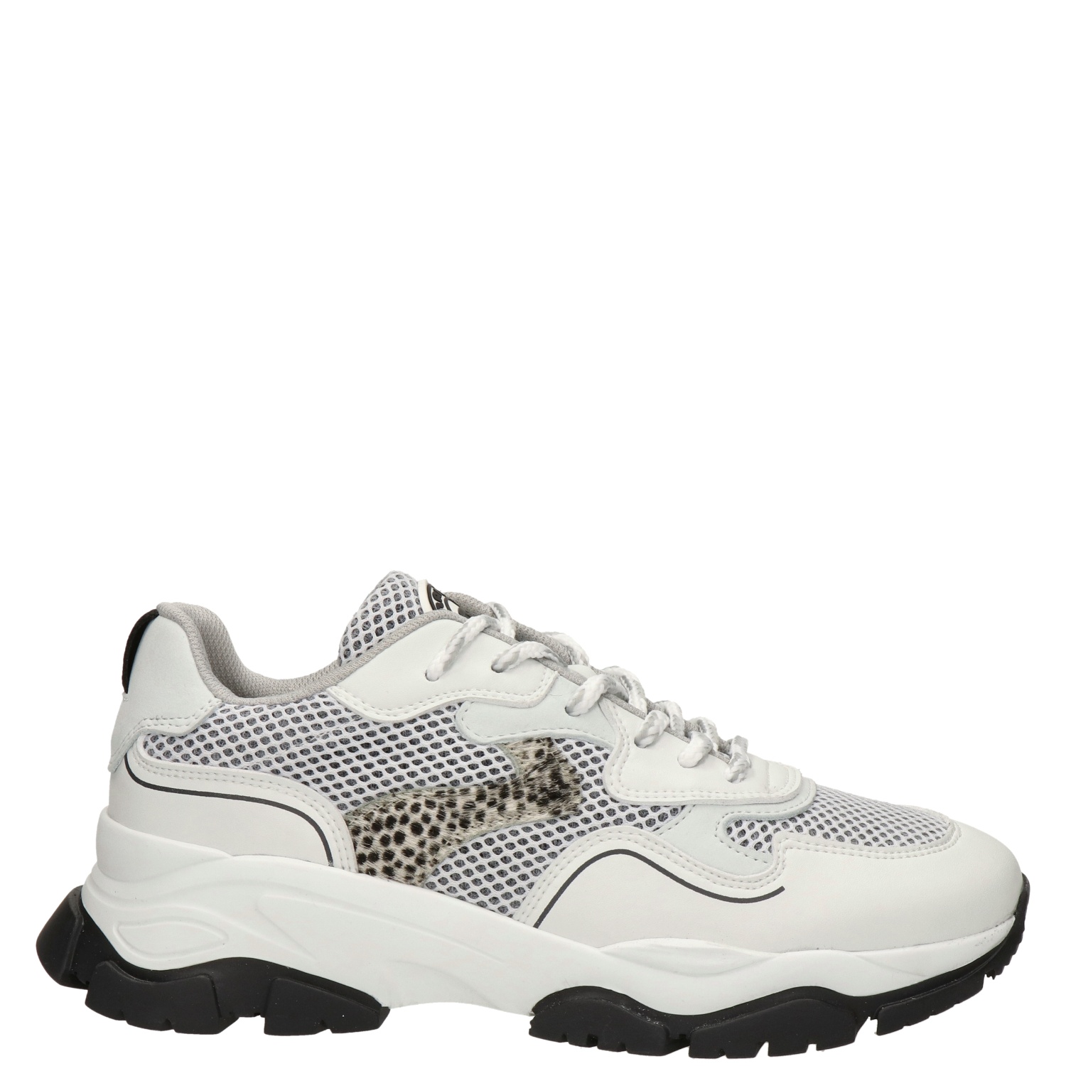 Maruti Toni dad sneakers