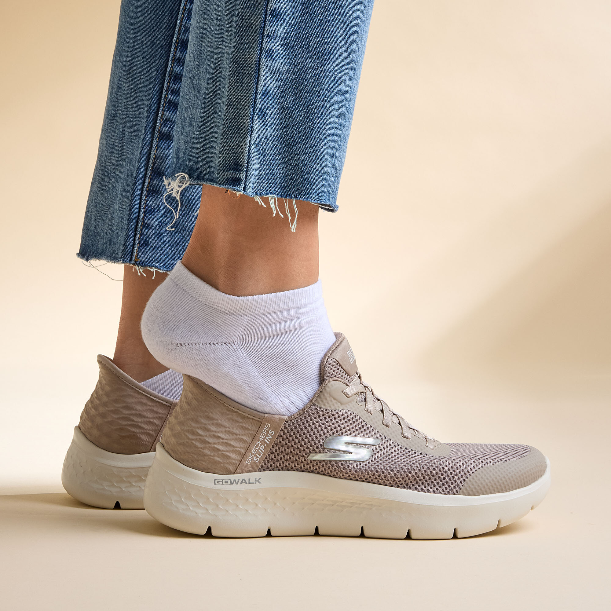 Skechers Slip-ins Go Walk Instappers taupe Textiel